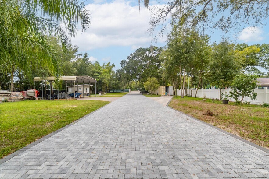 201 S LAKEWOOD Dr, Brandon, FL à vendre - Autre – Image 2 sur 10
