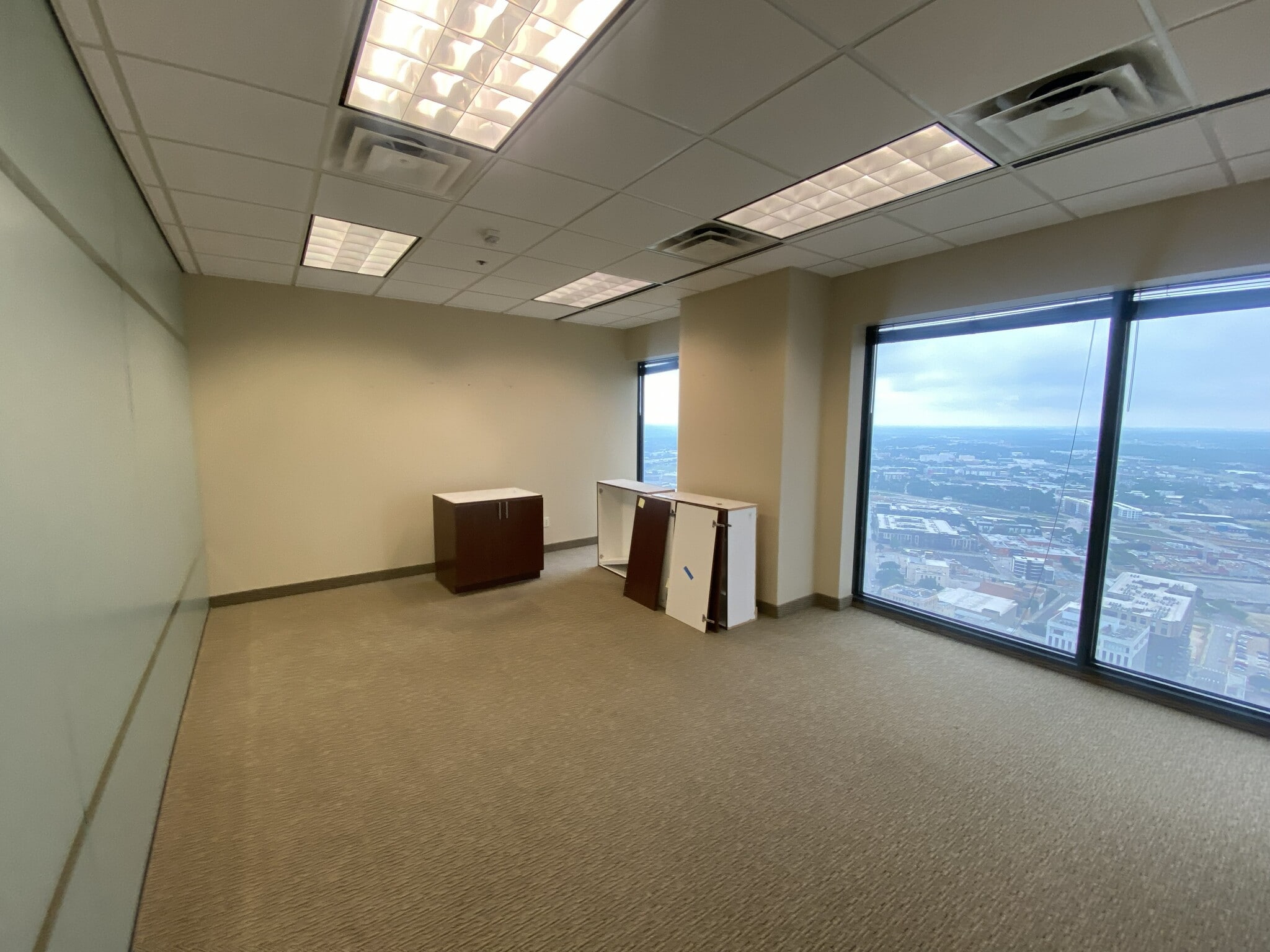 1700 Pacific Ave, Dallas, TX à louer Photo intérieure– Image 1 sur 15