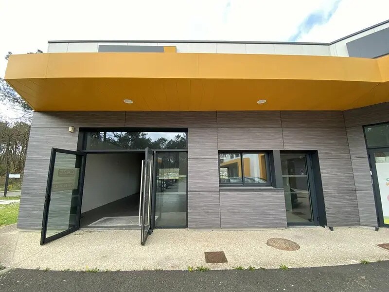 Bureau dans Le Pian-Médoc à vendre Photo de l’immeuble– Image 1 sur 6