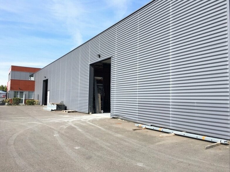 Industriel/Logistique dans Bretteville-sur-Odon à louer - Photo de l’immeuble – Image 1 sur 6