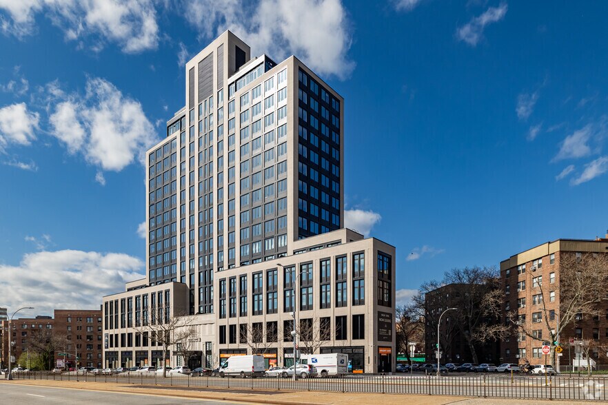 98-81 Queens Blvd, Rego Park, NY à louer - Photo de l’immeuble – Image 3 sur 9