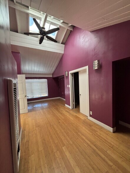 3783-3785 Cahuenga Blvd West 5,988 sf portefeuille de 2 biens à vendre sur LoopNet.fr - Photo de l’immeuble – Image 3 sur 7