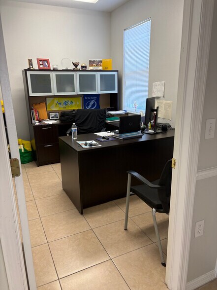 12187-12189 W Linebaugh Ave, Tampa, FL à louer - Photo intérieure – Image 3 sur 9