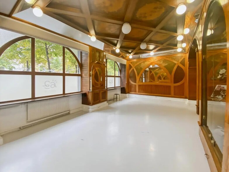 Local commercial dans Paris à louer - Photo de l’immeuble – Image 2 sur 7