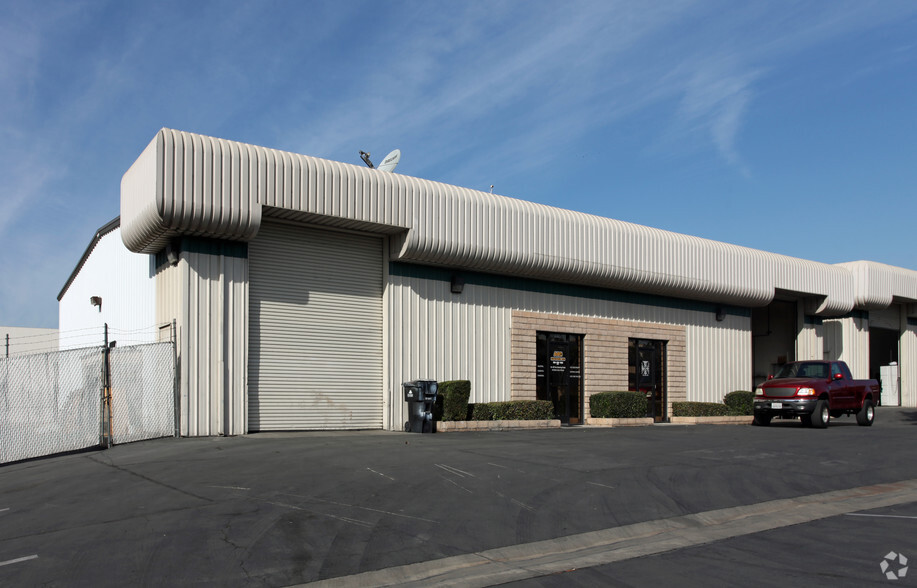 1504-1506 E Francis St, Ontario, CA à louer - Photo de l’immeuble – Image 1 sur 4