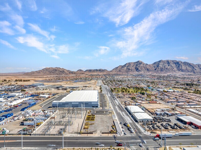 N. Nellis Blvd, Las Vegas, NV à vendre - Photo de l’immeuble – Image 2 sur 5