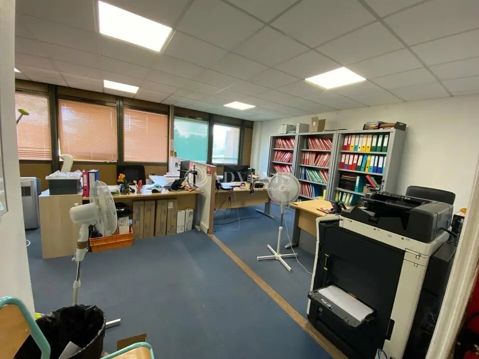 Bureau dans Croissy-Beaubourg à vendre Photo de l’immeuble– Image 1 sur 5