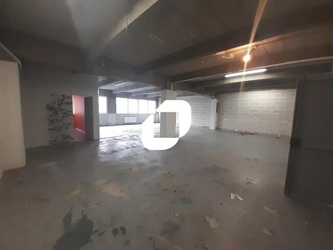 Plus de détails pour Local d'activités à louer