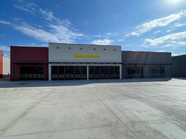 183 Crossing, Lockhart, TX à louer - Photo de l’immeuble – Image 3 sur 7