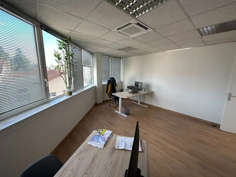 Bureau dans Chalon-sur-Saône à louer - Photo de l’immeuble – Image 2 sur 5