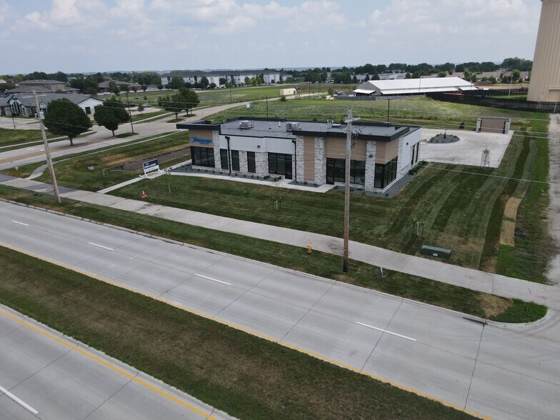5780 West Parkway, Johnston, IA à louer - Photo de l’immeuble – Image 2 sur 7