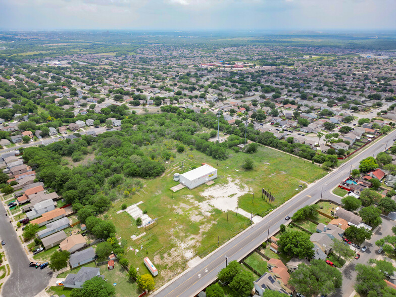 2948 Pue Rd, San Antonio, TX à vendre - Photo de l’immeuble – Image 2 sur 7
