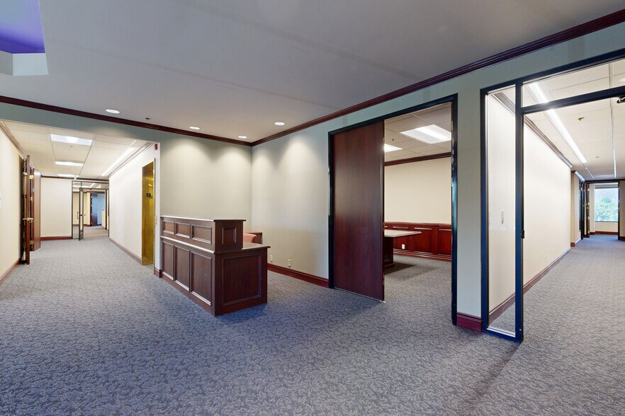 2000 Market St, Riverside, CA à louer - Numérisation 3D Matterport – Image 2 sur 9