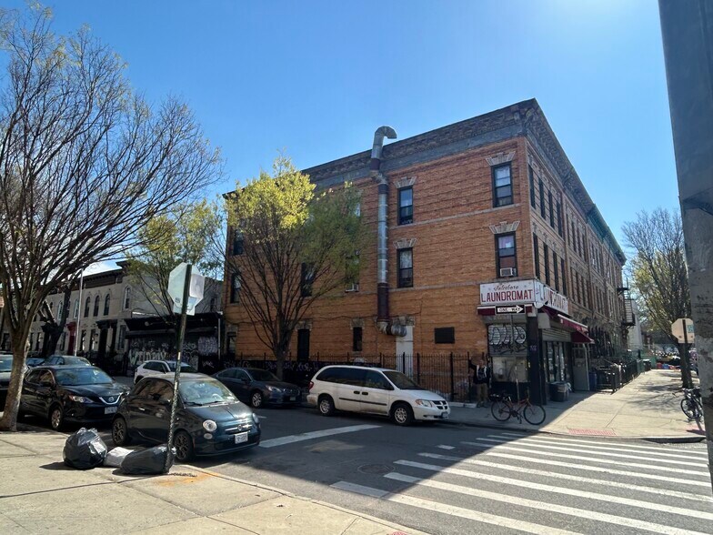 661 Central Ave, Brooklyn, NY à vendre - Photo de l’immeuble – Image 3 sur 22