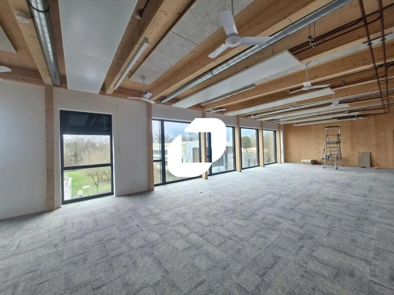 Bureau dans Champs-sur-Marne à louer - Photo intérieure – Image 3 sur 11