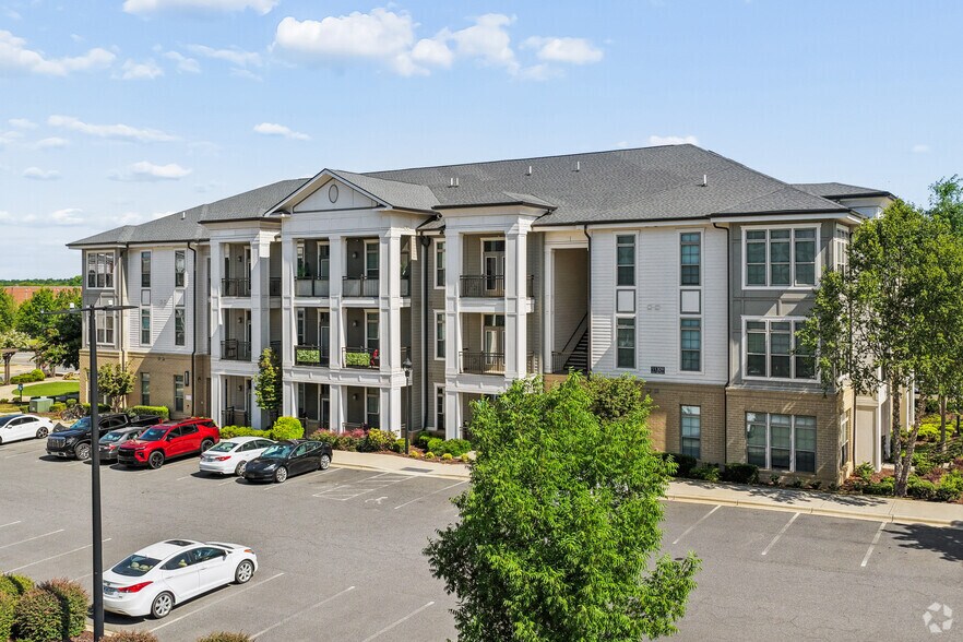 7420 N Rea Park Ln, Charlotte, NC à louer - Photo de l’immeuble – Image 1 sur 35