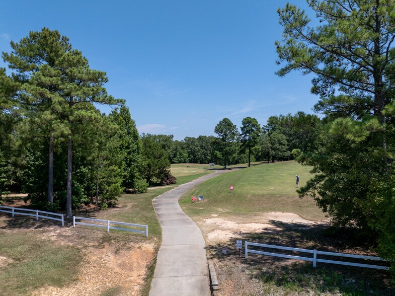 128 Oakview Club Dr, Macon-Bibb, GA à vendre - Photo de l’immeuble – Image 3 sur 142