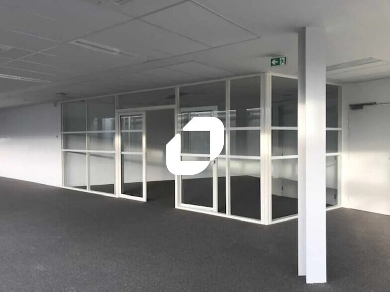 Bureau dans Eysines à louer - Photo de l’immeuble – Image 3 sur 4