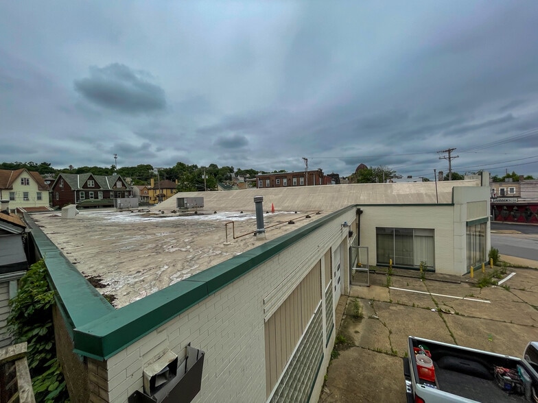 1002 Chartiers Ave, McKees Rocks, PA à vendre - Photo de l’immeuble – Image 3 sur 16