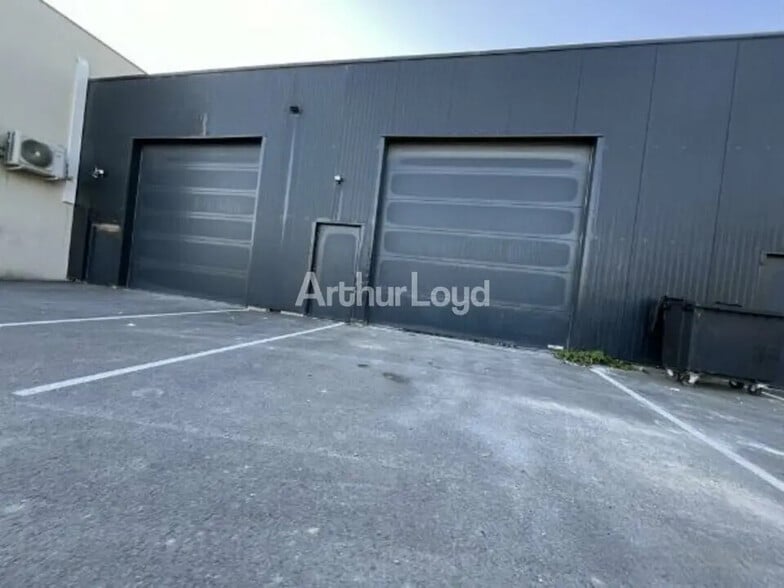 Local d’activités dans Saint-Brice-Courcelles à louer - Photo de l’immeuble – Image 2 sur 7