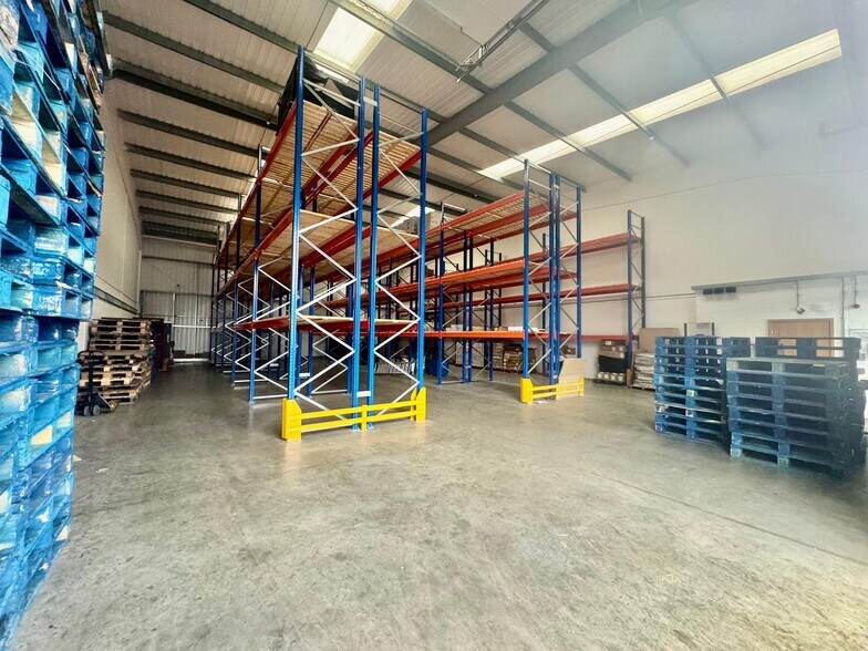 Butterfield Green Rd, Luton à vendre - Photo de l’immeuble – Image 2 sur 5