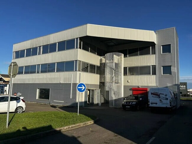 Plus de détails pour 150 Rue De Bourgogne, Crêches-sur-Saône - Local commercial à vendre