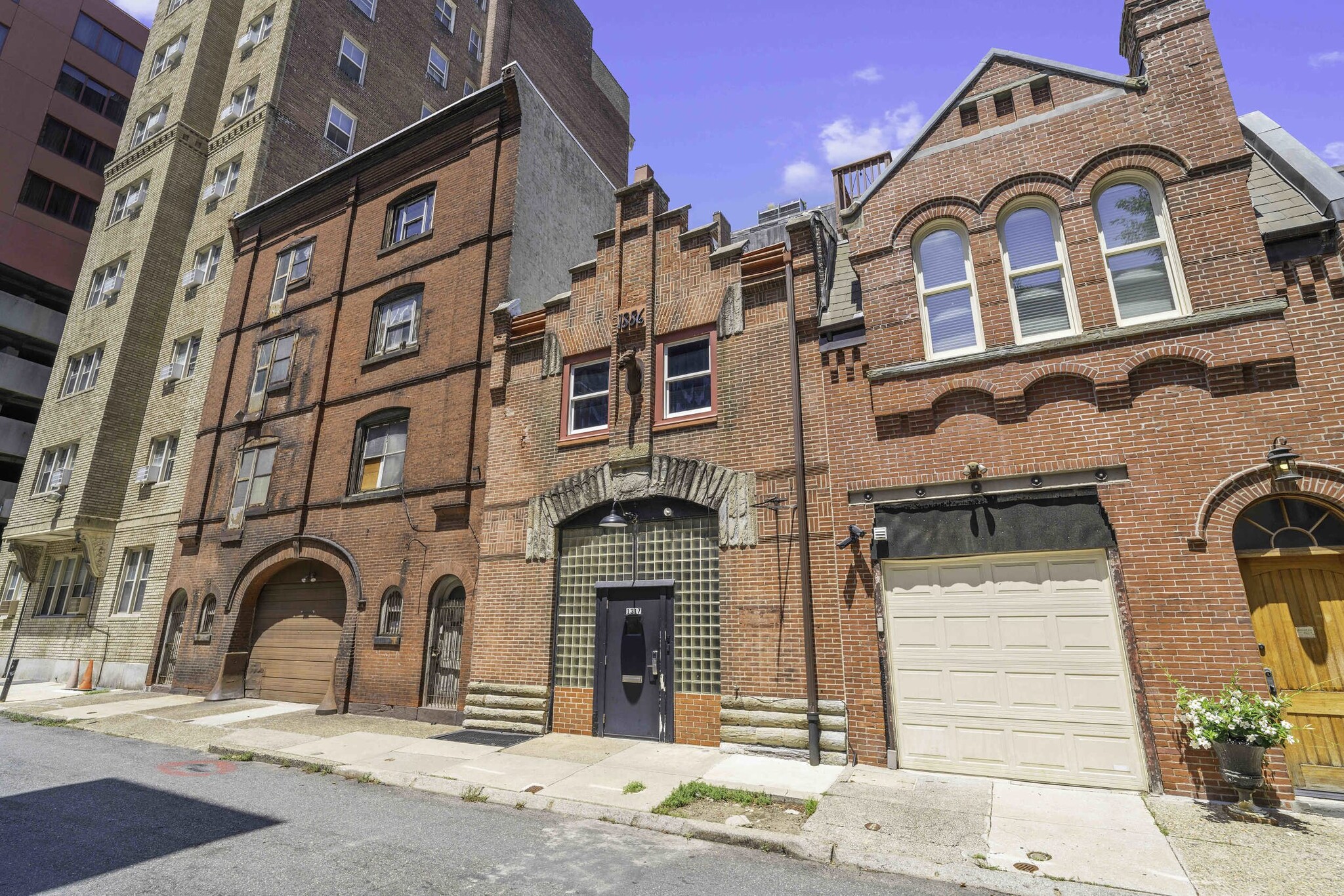 1319 Irving St, Philadelphia, PA à vendre Photo de l’immeuble– Image 1 sur 15