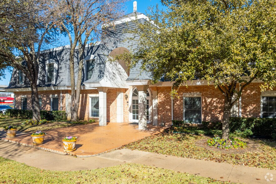 1615 W Abram St, Arlington, TX à louer - Photo de l’immeuble – Image 2 sur 13
