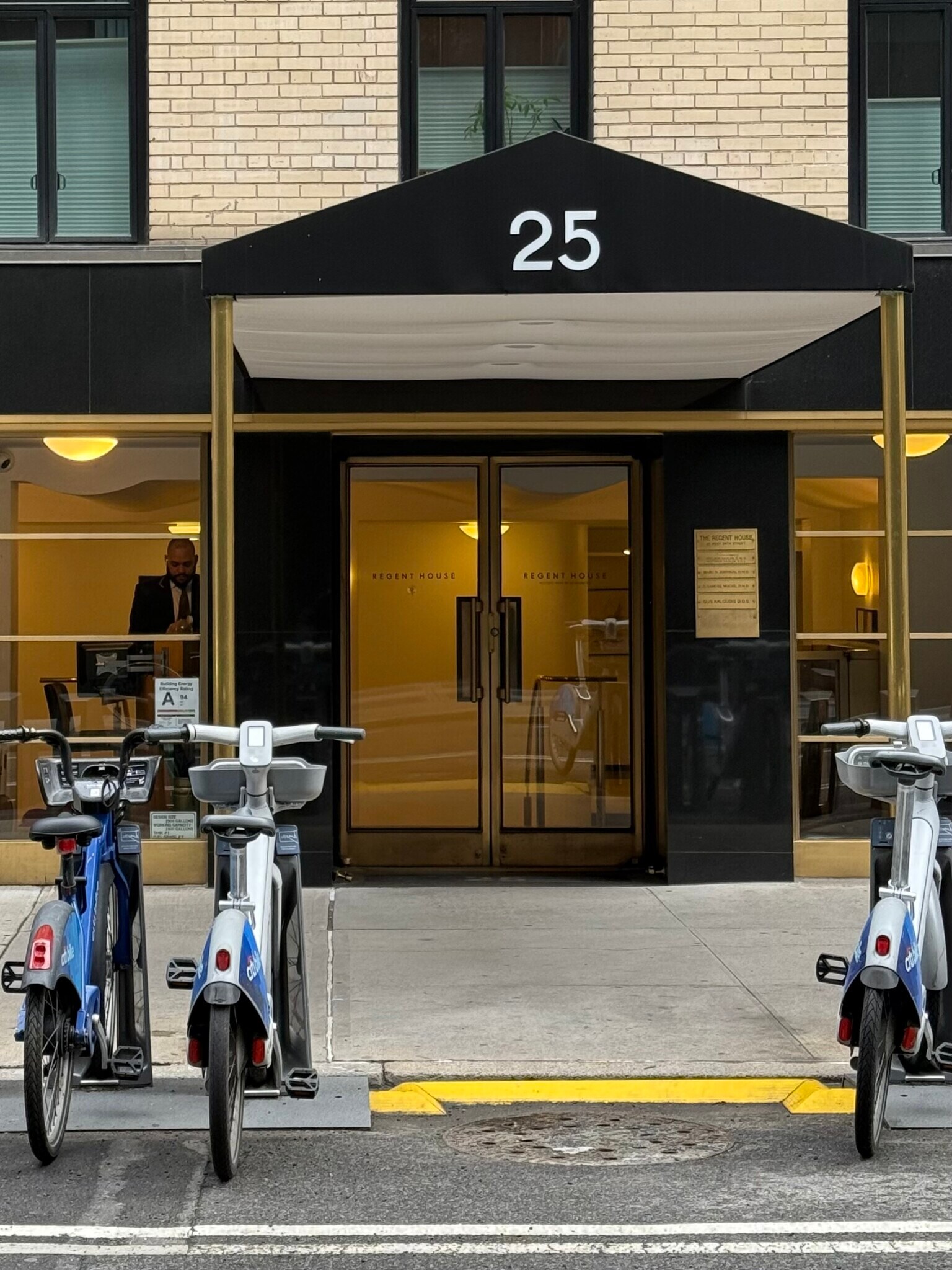 25 W 54th St, New York, NY à vendre Photo de l’immeuble– Image 1 sur 10
