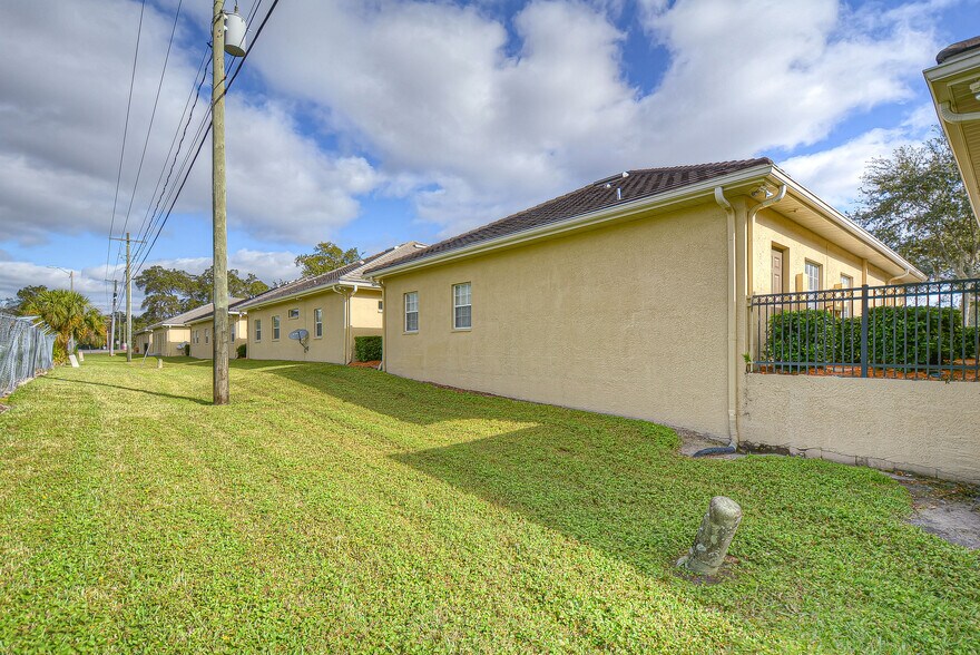 14428 Bruce B Downs Blvd, Tampa, FL à vendre - Photo de l’immeuble – Image 2 sur 20