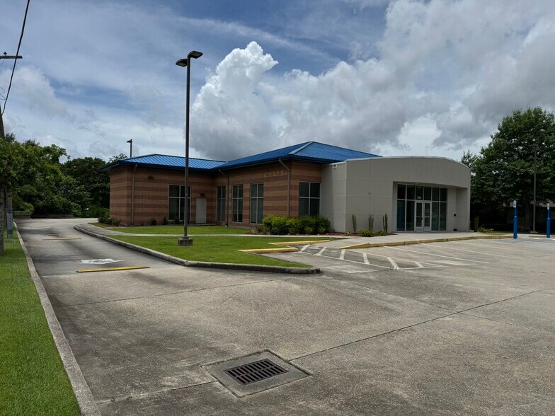 7346 Highland Rd, Baton Rouge, LA à vendre - Photo de l’immeuble – Image 2 sur 14
