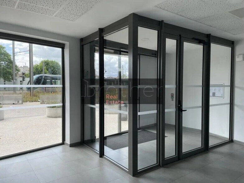 Bureau dans Bordeaux à louer - Hall d’entrée – Image 3 sur 9