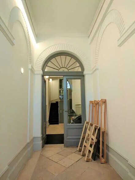 Bureau dans Bordeaux à louer - Hall d’entrée – Image 3 sur 8