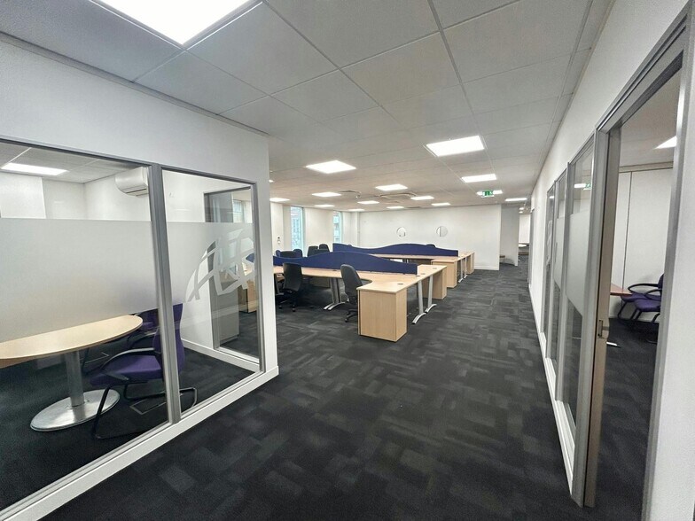 61 Chertsey Rd, Woking à louer - Photo de l’immeuble – Image 3 sur 7