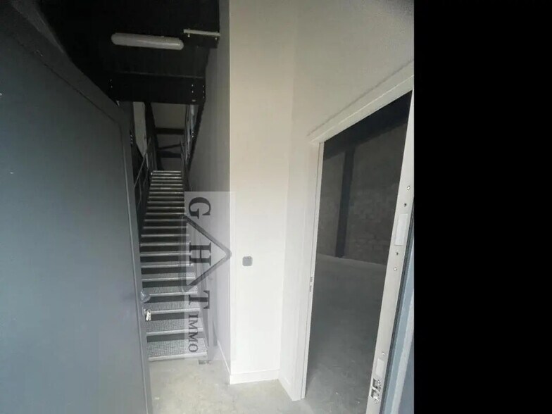 Industriel/Logistique dans Ennery à louer - Photo de l’immeuble – Image 1 sur 5