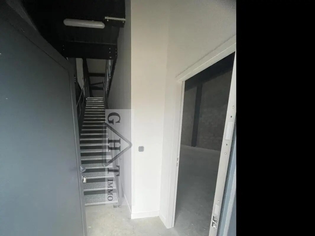 Industriel/Logistique dans Ennery à louer Photo de l’immeuble– Image 1 sur 6