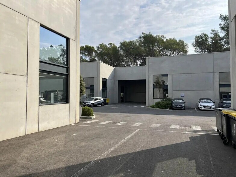 Local d’activités dans Mougins à louer - Photo de l’immeuble – Image 3 sur 9