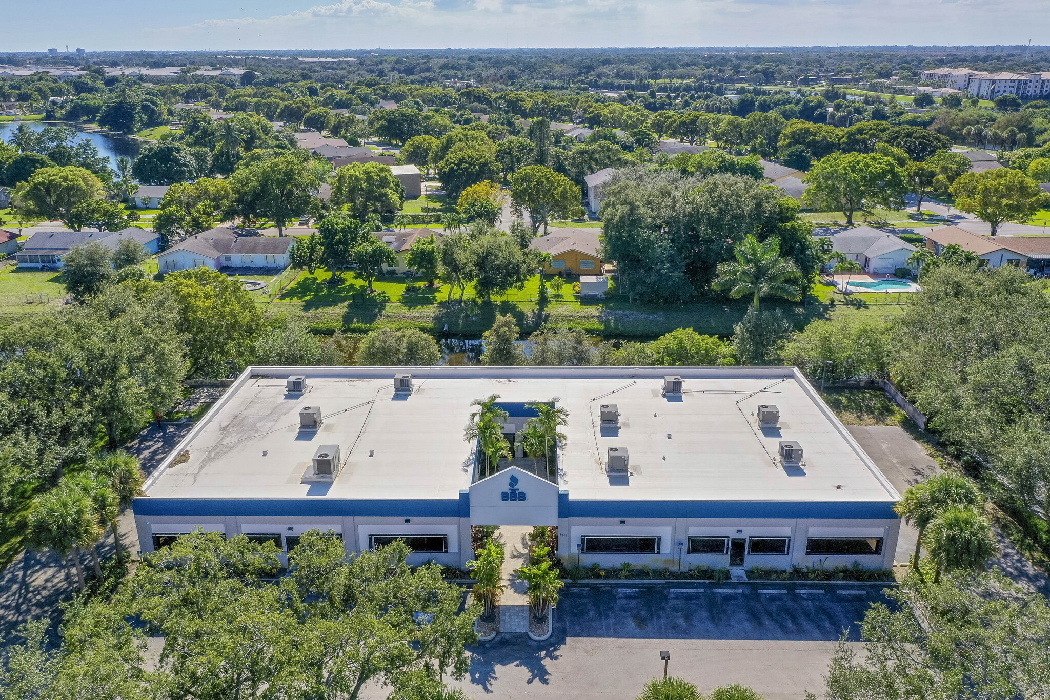 4411 Beacon Cir, West Palm Beach, FL à louer Photo de l’immeuble– Image 1 sur 12