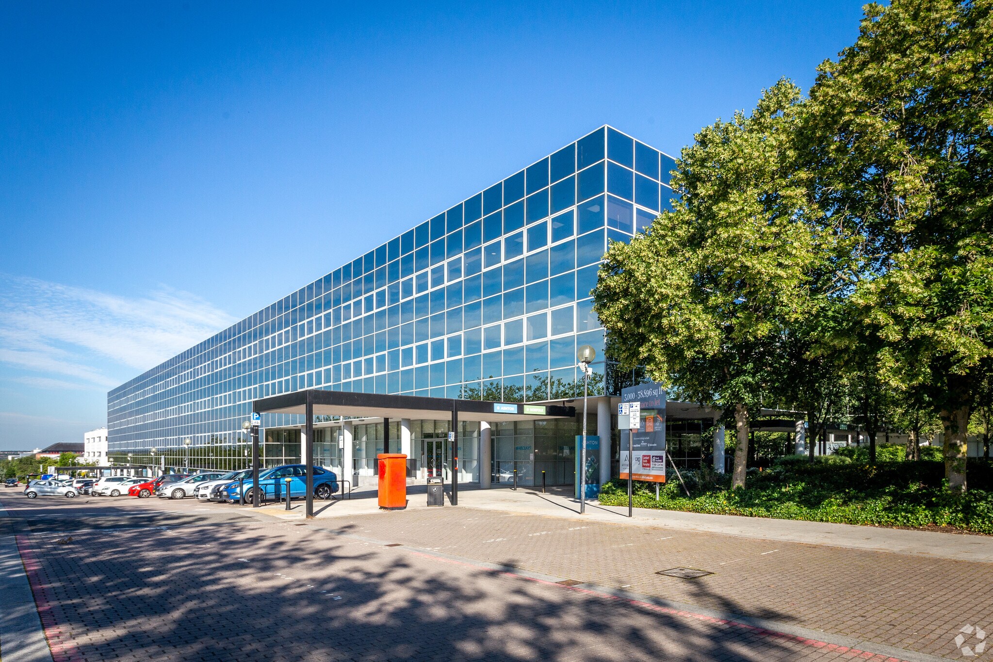 Silbury Blvd, Milton Keynes à louer Photo principale– Image 1 sur 64