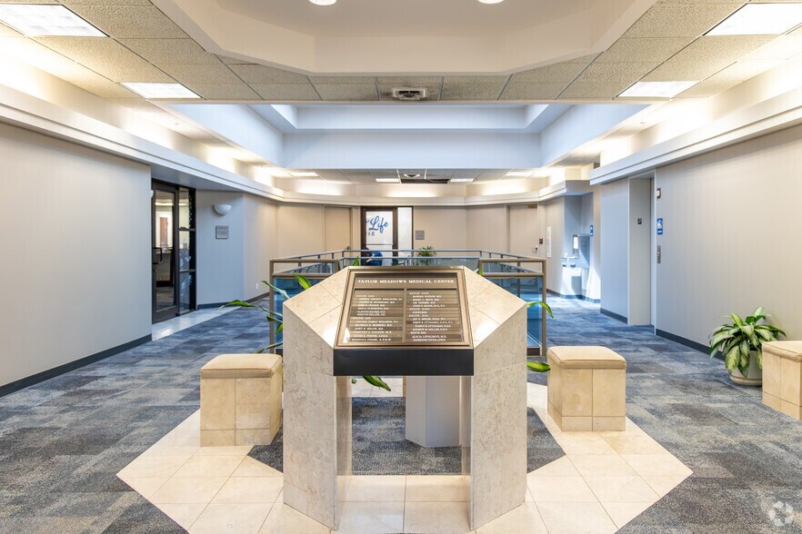 1101 S 70th St, Lincoln, NE à louer - Photo de l’immeuble – Image 2 sur 7