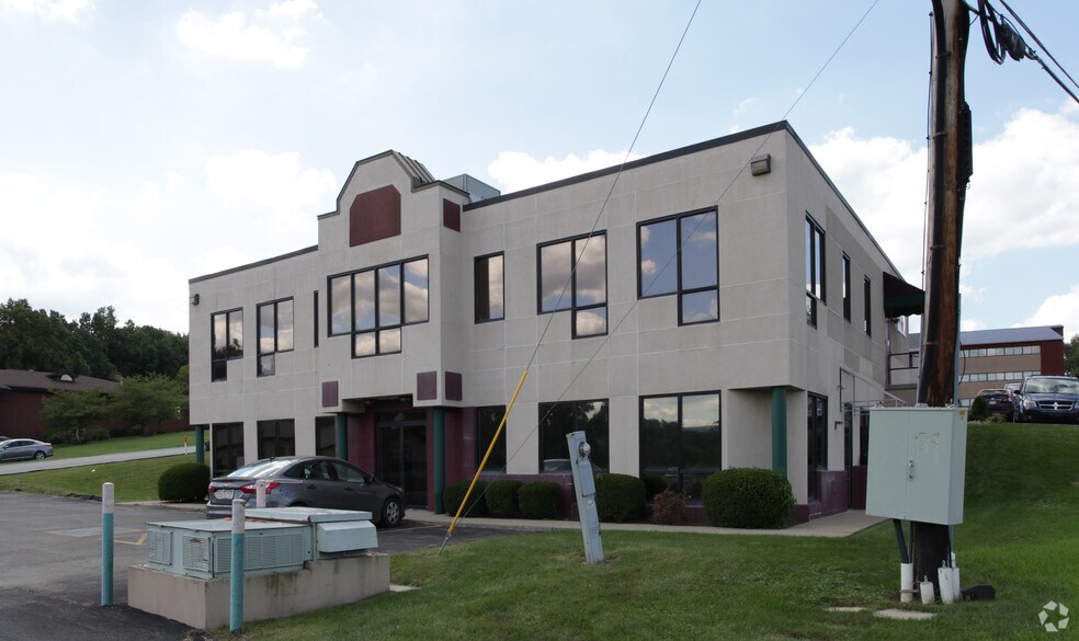 2 Highland Park Dr, Uniontown, PA à louer - Photo de l’immeuble – Image 2 sur 23