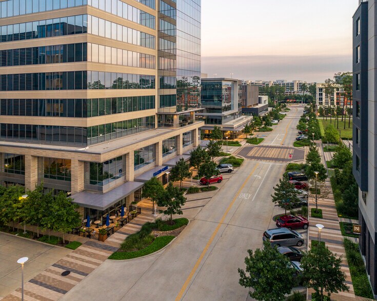 1700 City Plaza Dr, Spring, TX à louer - Photo de l’immeuble – Image 2 sur 3