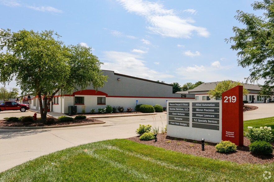 219 Pioneer Blvd, Springboro, OH à louer - Photo de l’immeuble – Image 1 sur 3