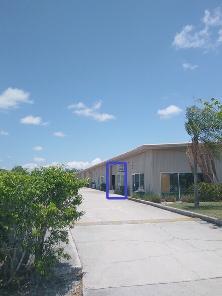 3573 Enterprise Ave, Naples, FL à vendre - Photo de l’immeuble – Image 2 sur 17