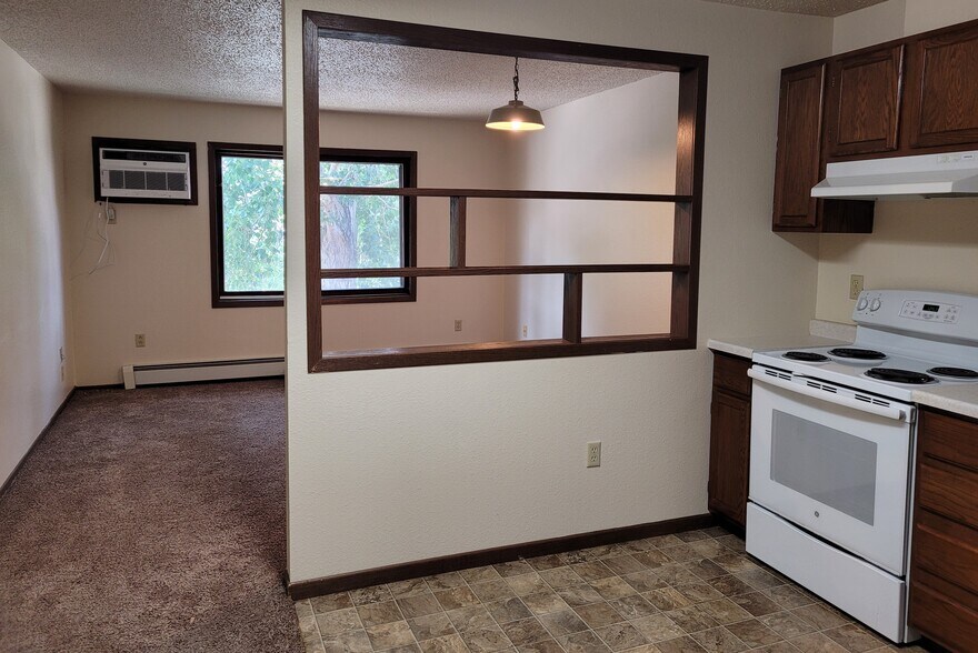 2324 17th Ave W, Williston, ND à vendre - Photo de l’immeuble – Image 3 sur 9