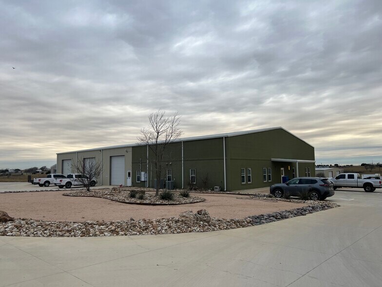2436 County Road 311, Jarrell, TX à louer - Photo de l’immeuble – Image 1 sur 19