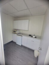 5847 Francis Lewis Blvd, Oakland Gardens, NY à louer Photo intérieure– Image 1 sur 8