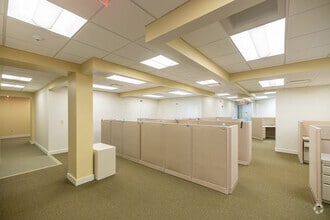 20 Trafalgar Sq, Nashua, NH à louer Photo intérieure– Image 2 sur 7