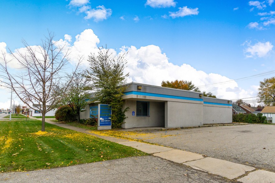 5410 Allen Rd, Allen Park, MI à vendre - Photo de l’immeuble – Image 2 sur 51