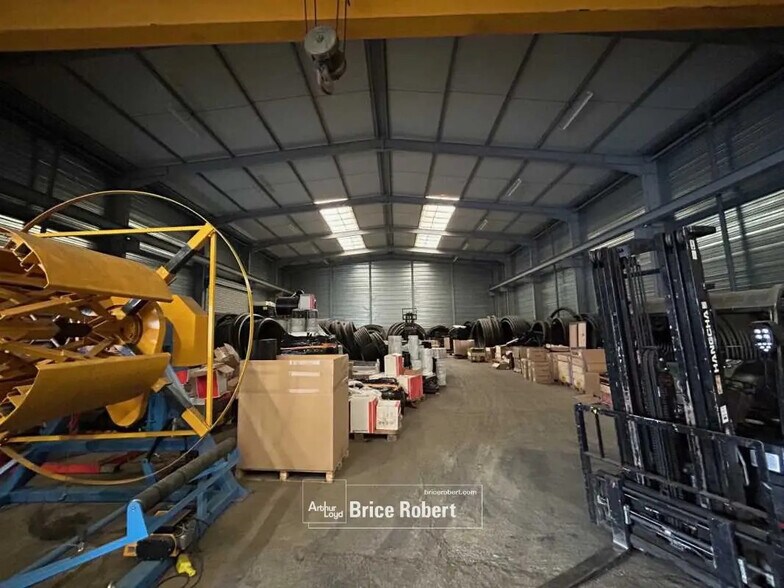 Local d’activités dans Grigny à louer - Photo intérieure – Image 2 sur 5